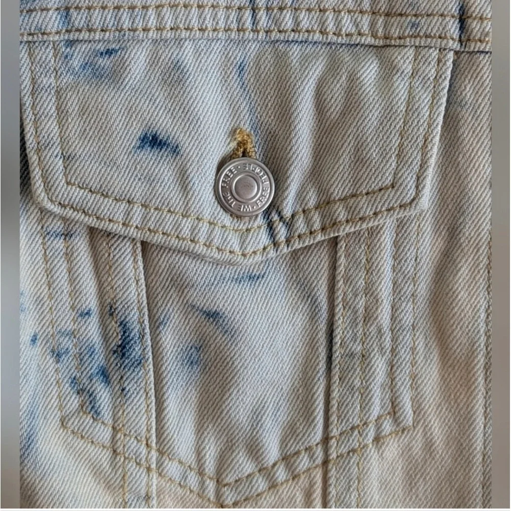 Free People Bleach Wash Denim Jacket Cropped Jean Jacket Sz L - Picture 8 of 15